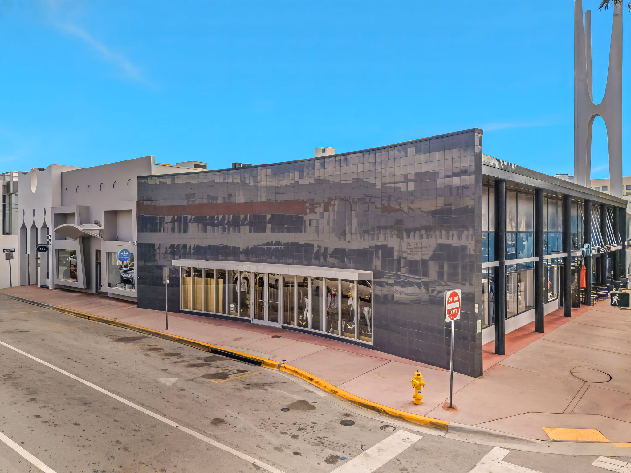 743-755 Washington Avenue commercial property in Miami Beach managed by Current Capital Group